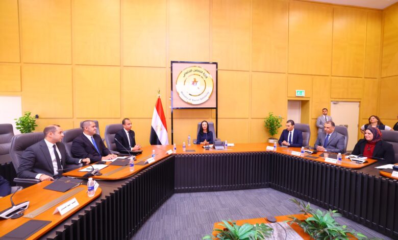وزيرة التضامن الاجتماعي تترأس اجتماع اللجنة العليا للأسر البديلة الكافلة وتكرم أعضاءها تقديرا لمجهوداتهم