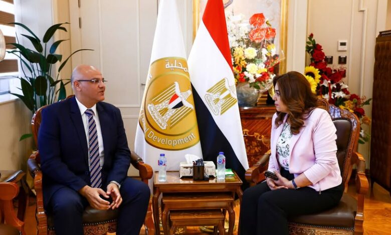 وزيرة التنمية المحلية تتابع مع محافظ القليوبية مشروعات حياة كريمة وتوفير السلع الغذائية للمواطنين