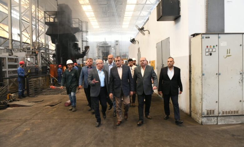 وزير الإنتاج الحربي يطمئن على سير العملية الإنتاجية خلال مرور مفاجيء على شركة حلوان للصناعات الهندسية (مصنع 99 الحربي)