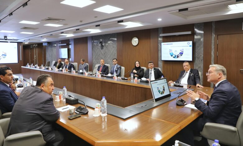 وزير البترول والثروة المعدنية يلتقي مجموعة من كُتاب الرأي وخبراء الاقتصاد والطاقة