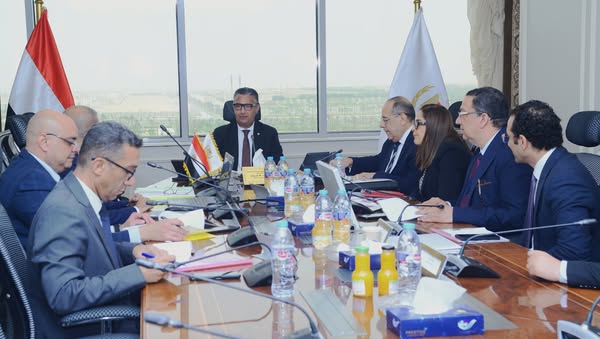 وزير التموين يجتمع مع رئيس مجلس ادارة الشركة المصرية لتجارة الجملة