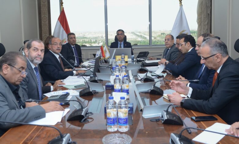 وزير التموين يعقد اجتماعًا مع قيادات شركة مخابز القاهرة الكبرى لمتابعة الأداء وتعزيز كفاءة التشغيل