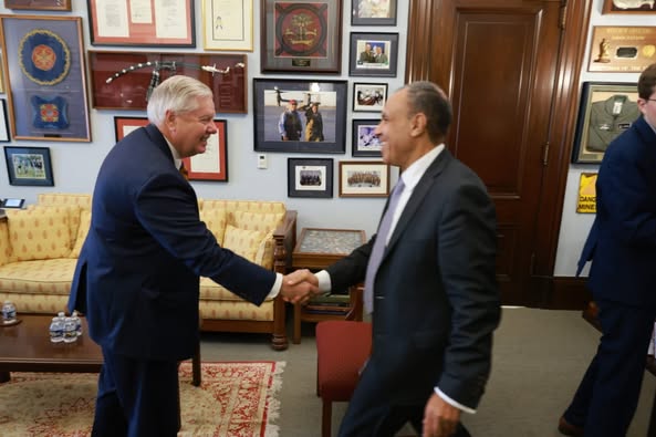 وزير الخارجية والهجرة يلتقي السيناتور ليندسى جراهام بمجلس الشيوخ الأمريكي