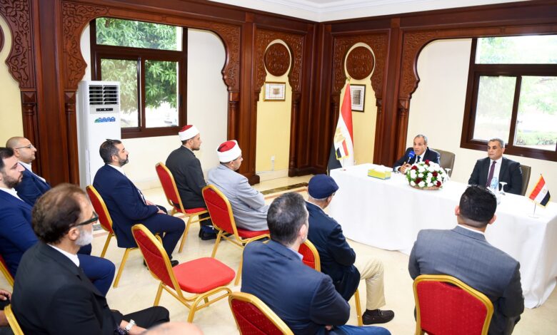 وزير الخارجية والهجرة يلتقي بأعضاء الجالية المصرية في نيجيريا