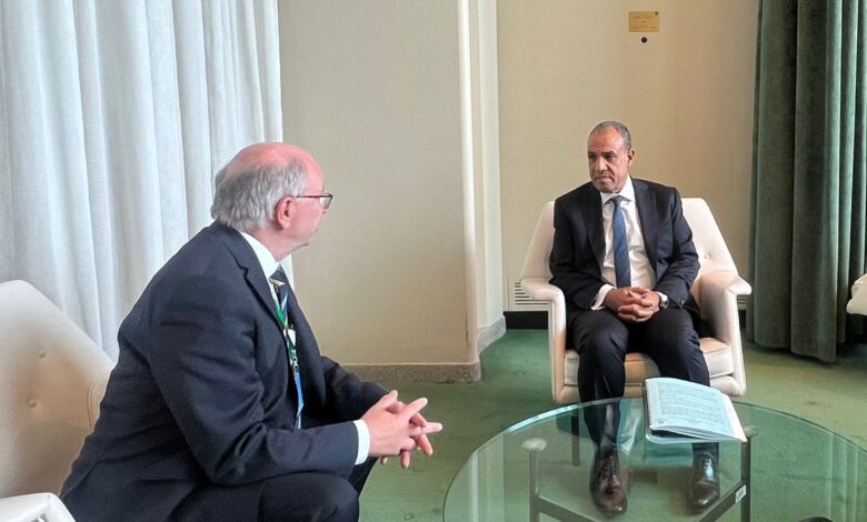 وزير الخارجية والهجرة يلتقي مع وزير الدولة السويدي للشئون الخارجية