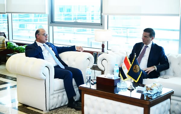 وزير الزراعة ورئيس هيئة الرقابة المالية يعقدان اجتماعا لتسريع تنفيذ خطط عمل صندوق التكافل الزراعي