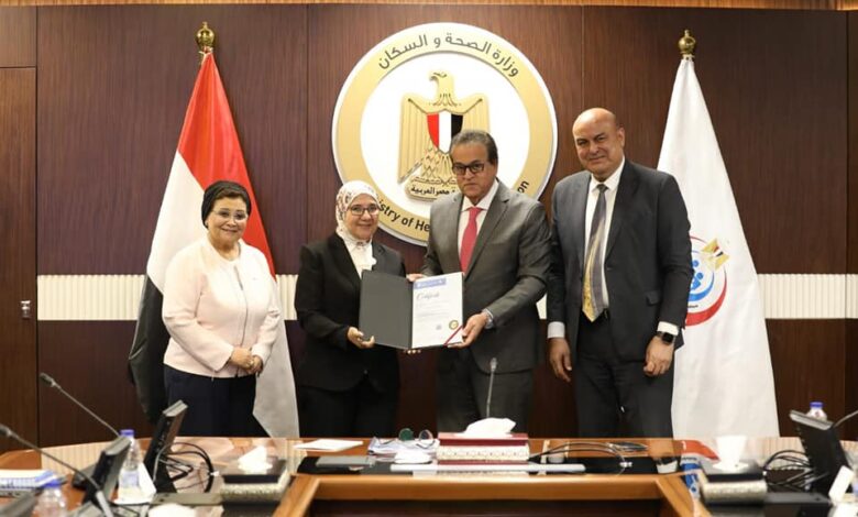 وزير الصحة يشهد تسليم شهادات اجتياز الدبلوم الاحترافي لإجراءات إدارة الأعمال