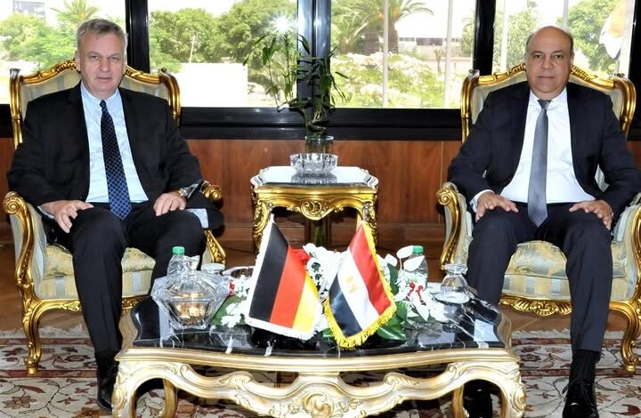 وزير الطيران المدني يبحث مع السفير الألماني تعزيز التعاون الثنائي وتوسيع الشراكات