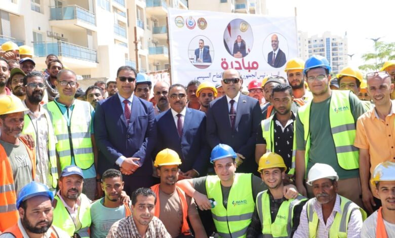 وزير العمل ومحافظ مطروح يتفقدان قوافل طبية تقدم خدمات صحية للعمالة غير المنتظمة بالعلمين