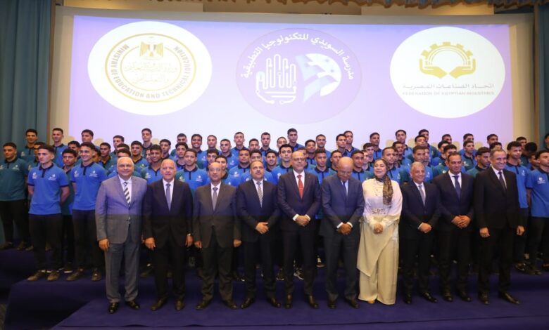وزير العمل يُشارك في حفل تخرج الدفعة الرابعة لطلاب مدرسة السويدي للتكنولوجيا