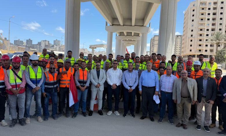 رئيس الوزراء يتفقد مشروع إنشاء محور السادات "كوبري 45" بالإسكندرية