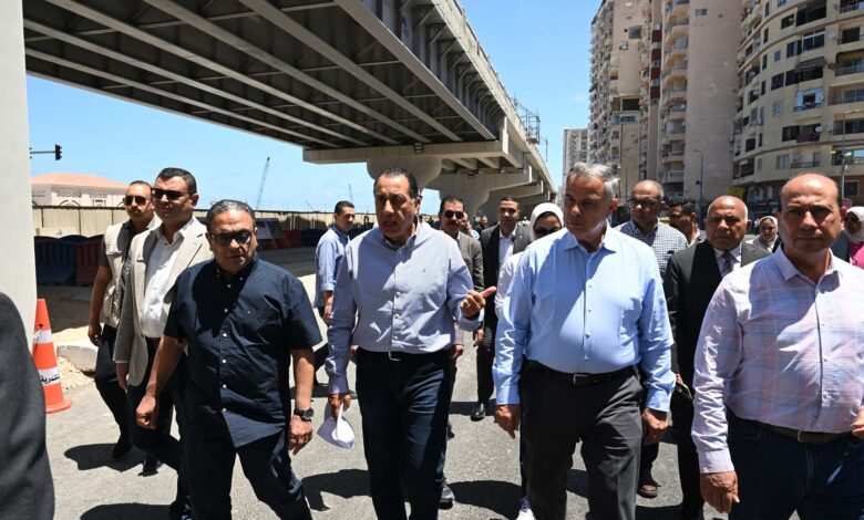 رئيس الوزراء يتفقد أعمال تطوير محور "محمد نجيب" وتوسعة كورنيش الإسكندرية