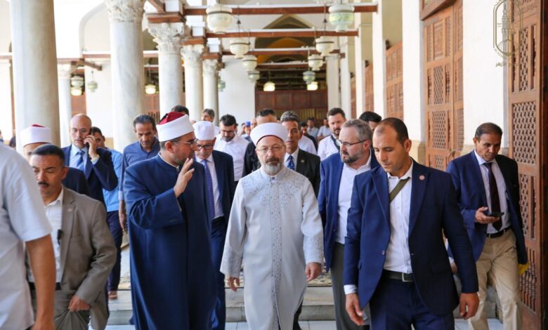 رئيس الشئون الدينية التركي يزور الجامع الأزهر