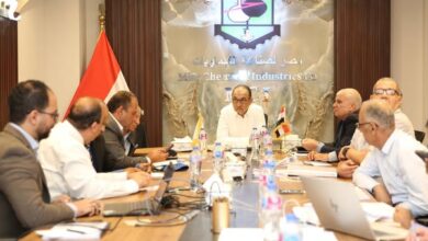 وزير قطاع الأعمال العام يتابع الموقف التنفيذي لمشروعات شركتي النصر والدلتا للأسمدة