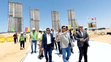 وزير الإسكان يتفقد موقف تنفيذ أبراج "الداون تاون" وبحيرات "العلمين داون تاون لاجون" بمدينة العلمين الجديدة