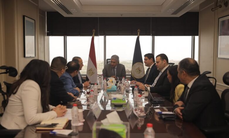“فتحي” يبحث مع أحد الشركات الصينية الرائدة في مجال البواخر السياحية سبل تطوير منتج السياحة النيلية في مصر