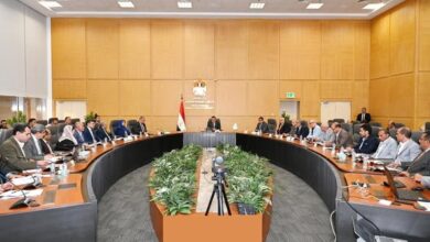 الشربيني يعقد اجتماعه الدوري لمتابعة المشروعات السكنية بعددٍ من المدن والمحافظات