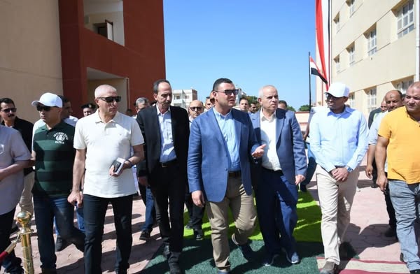 الشربيني يتفقد الطرق والمحاور ومحطة رفع صرف صحي ومشروع تنفيذ مدرسة تعليم أساسي بمدينة النوبارية الجديدة
