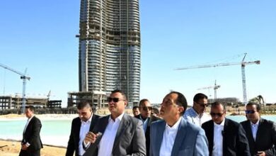 رئيس الوزراء يتفقد أعمال مشروعات "أبراج الداون تاون" و"داون تاون لاجون" بمدينة العلمين الجديدة