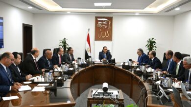 توافق بين الحكومة والتجار والصناع على مبادرة لخفض أسعار السلع المختلفة