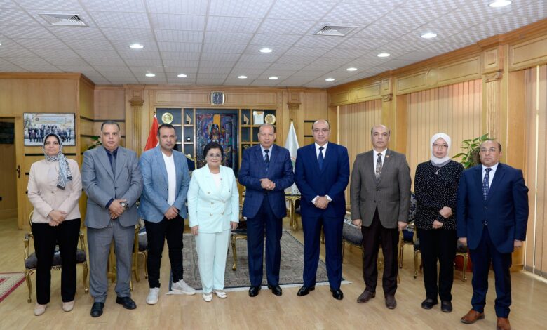 رئيس جامعة المنصورة يستقبل نائب وزير الصحة والسكان لبحث سبل التعاون في تنفيذ الخطة العاجلة للسكان والتنمية
