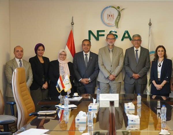 الهوبي يلتقي وفدًا من كلية التعليم المستمر بالجامعة الأمريكية بالقاهرة