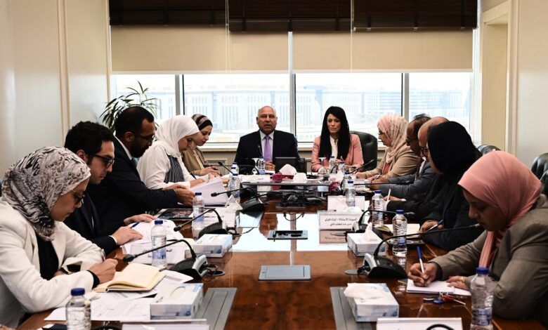 الوزير والمشاط في اجتماع تنسيقي موسع لوضع خارطة طريق للتعامل مع آلية تعديل حدود الكربون CBAM