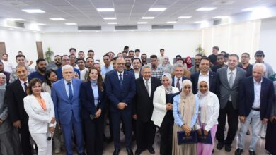 جبران يُسلم شهادات إجتياز دورة تدريبية على مهنة المَسّاح العام لخريجي وطلبة قسم الجغرافيا