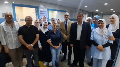 خبير مصري عالمي في علاج الجلوكوما يجري 6 جراحات دقيقة «مجانا» بمستشفى عيون دمنهور