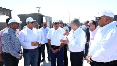 رئيس الوزراء يتفقد محطة التجارب البحثية لتحلية مياه البحر بمدينة العلمين الجديدة