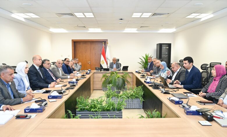سويلم يستعرض أحدث المعدات والتقنيات المستخدمة عالميًا في مجال تطهير وصيانة المجاري المائية