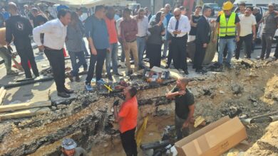 في موقع إصلاح عطل الكابل الأرضي أمام محطة مترو ساقية مكي بمحافظة الجيزة