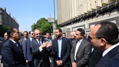 مدبولي يتفقد سنترال رمسيس ويستعرض تقريرا مع وزير الاتصالات بشأن عودة مختلف الخدمات