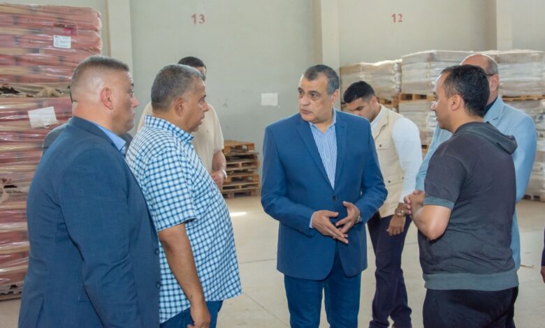 وزير الإنتاج الحربي يتفقد خطوط الإنتاج بشركة هليوبوليس للصناعات الكيماوية مصنع 81 الحربى