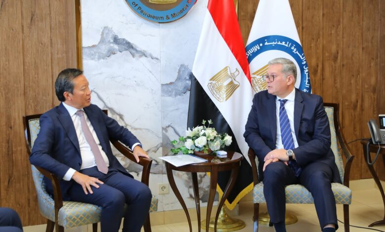 وزير البترول يستقبل نائب الرئيس التنفيذي لشركة بريتش بتروليوم BP العالمية لشئون الغاز والطاقة منخفضة الكربون
