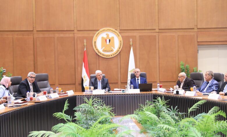 وزير التعليم العالي والبحث العلمى يترأس اجتماع مجلس الجامعات الأهلية