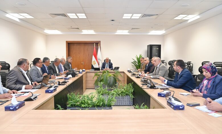 وزير الري يتابع حالة المنظومة المائية خلال موسم أقصى الاحتياجات المائية