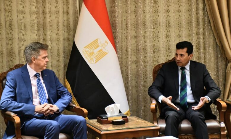 وزير الرياضة يلتقي رئيس الاتحاد الدولي للخماسي الحديث