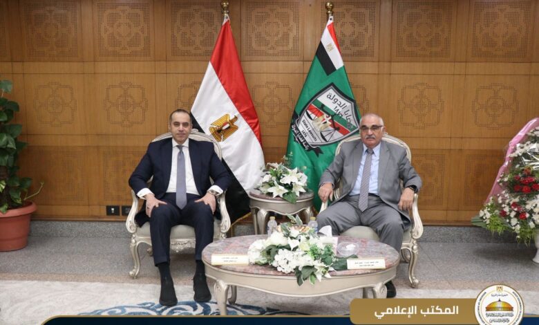 وزير الشئون النيابية والقانونية يلتقي رئيس هيئة قضايا الدولة في إطار تهنئتة المستشار الدكتور حسين مدكور