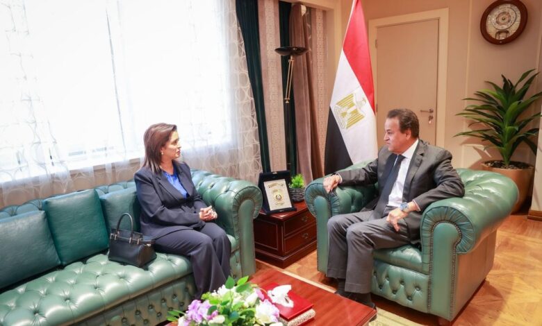 وزير الصحة يبحث مع المدير الإقليمي لمنظمة الصحة العالمية تعزيز التعاون الصحي
