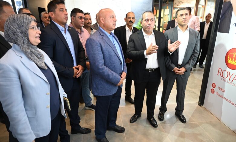 وزير الصناعة والنقل يتفقد 3 مصانع متخصصة في الصناعات الغذائية والمعدنية ومواد البناء