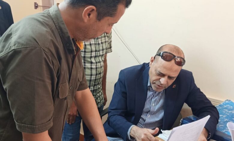 وزير العمل يقوم بزيارة مفاجئة إلى مكتبي عمل الضبعة والعلمين.. ويَتَفقدّ قطعة أرض للتوسع في تعدد أنشطة مكتب الضبعة