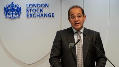 وزير المالية يقرع جرس افتتاح جلسة التداول ببورصة لندن