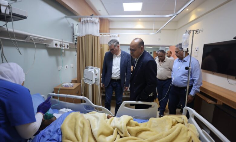 وزيرا البترول والعمل يطمئنان على الناجين من حادث بارج خليج السويس