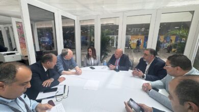 وزيرة التنمية المحلية تبحث مع رئيس ومؤسس شركة (إزري) العالمية مجالات التعاون المشترك