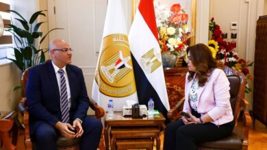 وزيرة التنمية المحلية تتابع مع محافظ القليوبية مشروعات حياة كريمة وتوفير السلع الغذائية للمواطنين