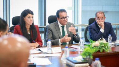 عبد الغفار يبحث خطط شركة «أكديما» للتوسع في الصناعات الدوائية وفتح أسواق جديدة للتصدير