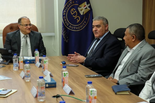 رئيس الدواء المصرية يبحث مع المصرية لتجارة الأدوية سبل ضمان توافر المستحضرات الدوائية