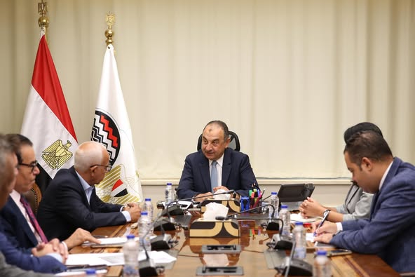 "شيمي" يعقد لقاء مع ممثلي الاتحاد العام لنقابات عمال مصر بالشركات القابضة التابعة للوزارة