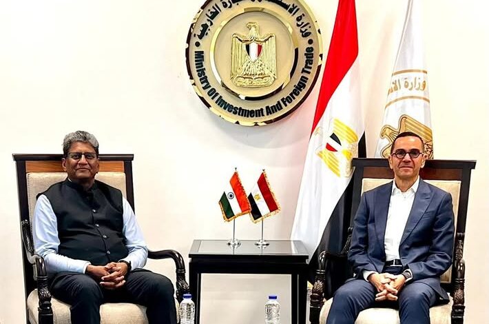 الخطيب يلتقى السفير الهندي بالقاهرة لبحث سبل تعزيز العلاقات الاقتصادية المشتركة بين البلدين